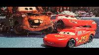 Молния МакКуин собирает пазл-мультфильм. Lightening McQueen Cars