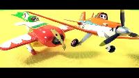 Самолеты летачки Дасти и Эль Чупакабра собирают пазл. Disney Planes.